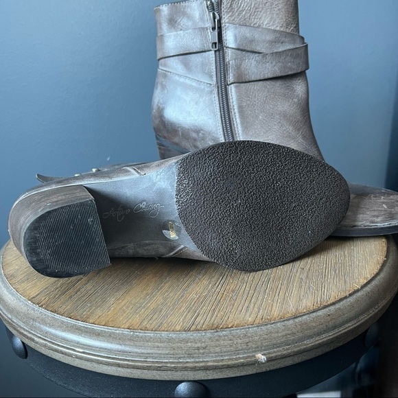 Arturo Chiang Ankle Booties - Picture 6 of 7